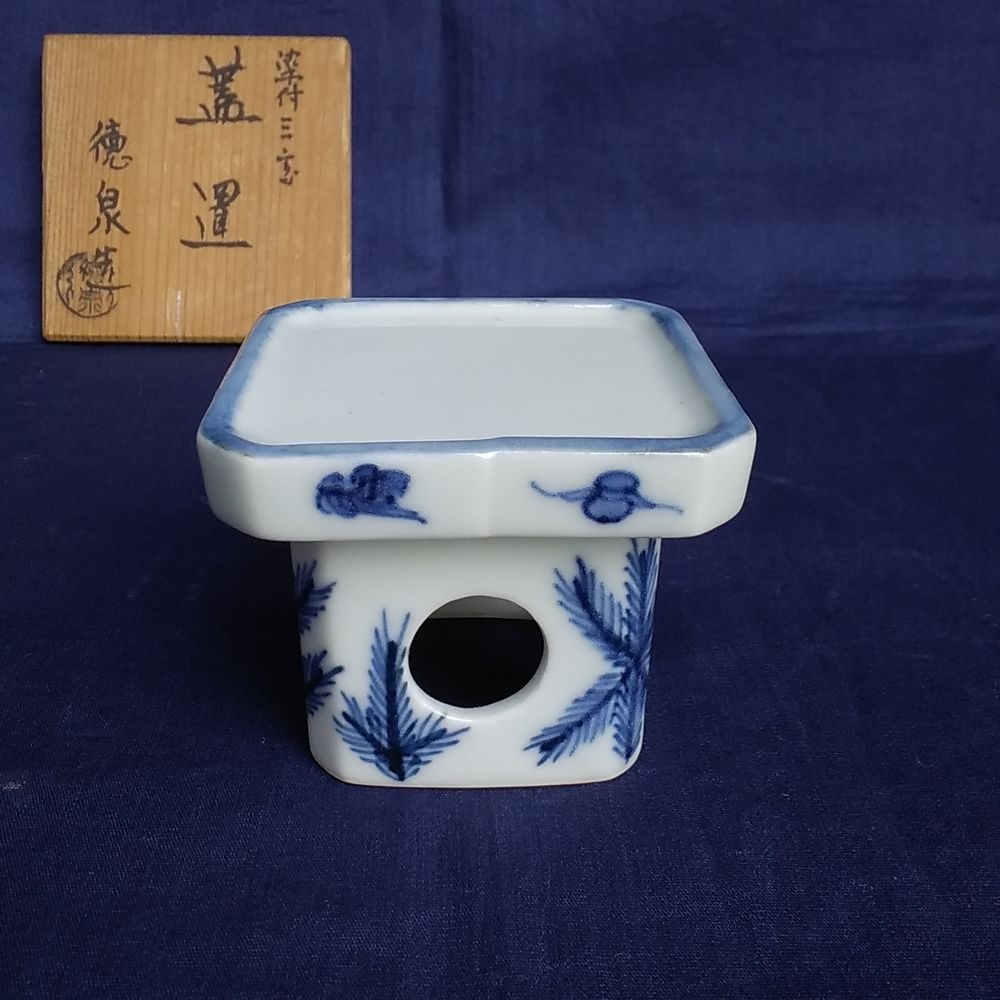 茶道具　西村徳泉造　古染付写　丁字香合　共布共箱　C　8173 染付 辻堂香合 (共箱)三代 西村徳泉 - 茶道具販売 栗林園