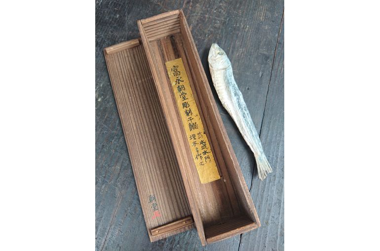 福岡久留米の古美術観古堂は、木彫家、冨永朝堂の作品を販売しております。