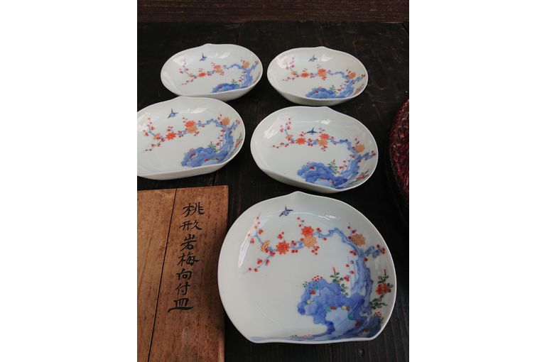 福岡久留米の古美術観古堂は、鍋島焼の歴史と伝統を受け継ぐ、今泉今右  