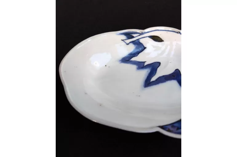 古伊万里　藍九谷　染付　蔓草四角小皿　江戸　骨董　参考品　金継ぎ　練習用　金直し 古伊万里 藍九谷 染付 蔓草四角小皿 江戸 骨董 参考品 金継ぎ 練習